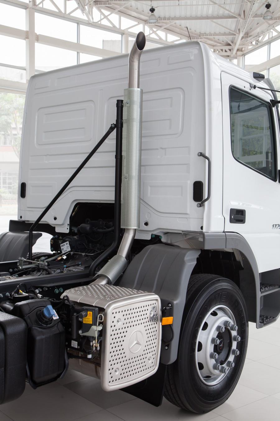 Детали экстерьера Mercedes-Benz Atego 1729 2011 года  (BR) (фото 7 из 7)
